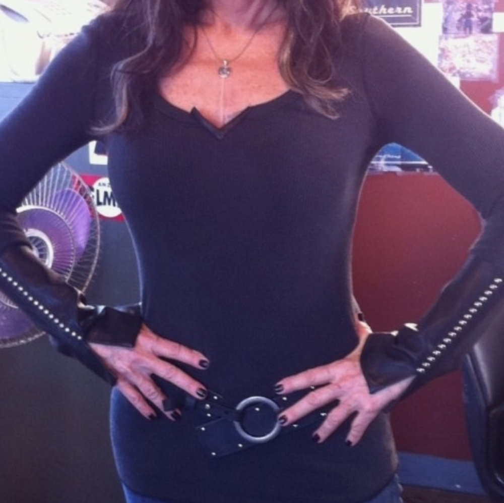 ISO THIS SHIRT (NOT FORSALE, LOOKING FOR)